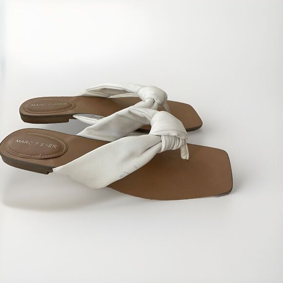 Marc Fisher BALER White Puffy Open Toe Leather Thong Sandals Flop Women’s Sz 8.5 - Picture 1 of 3
